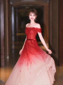 她的服务